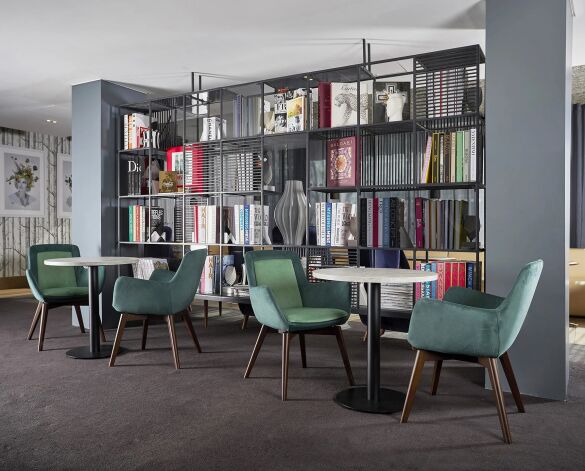 Product: Klyro - Meeting Chair