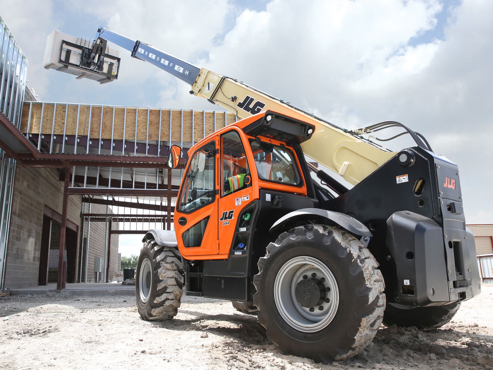 Product: 1644 High Capacity / 7013H - JLG® Telehandler