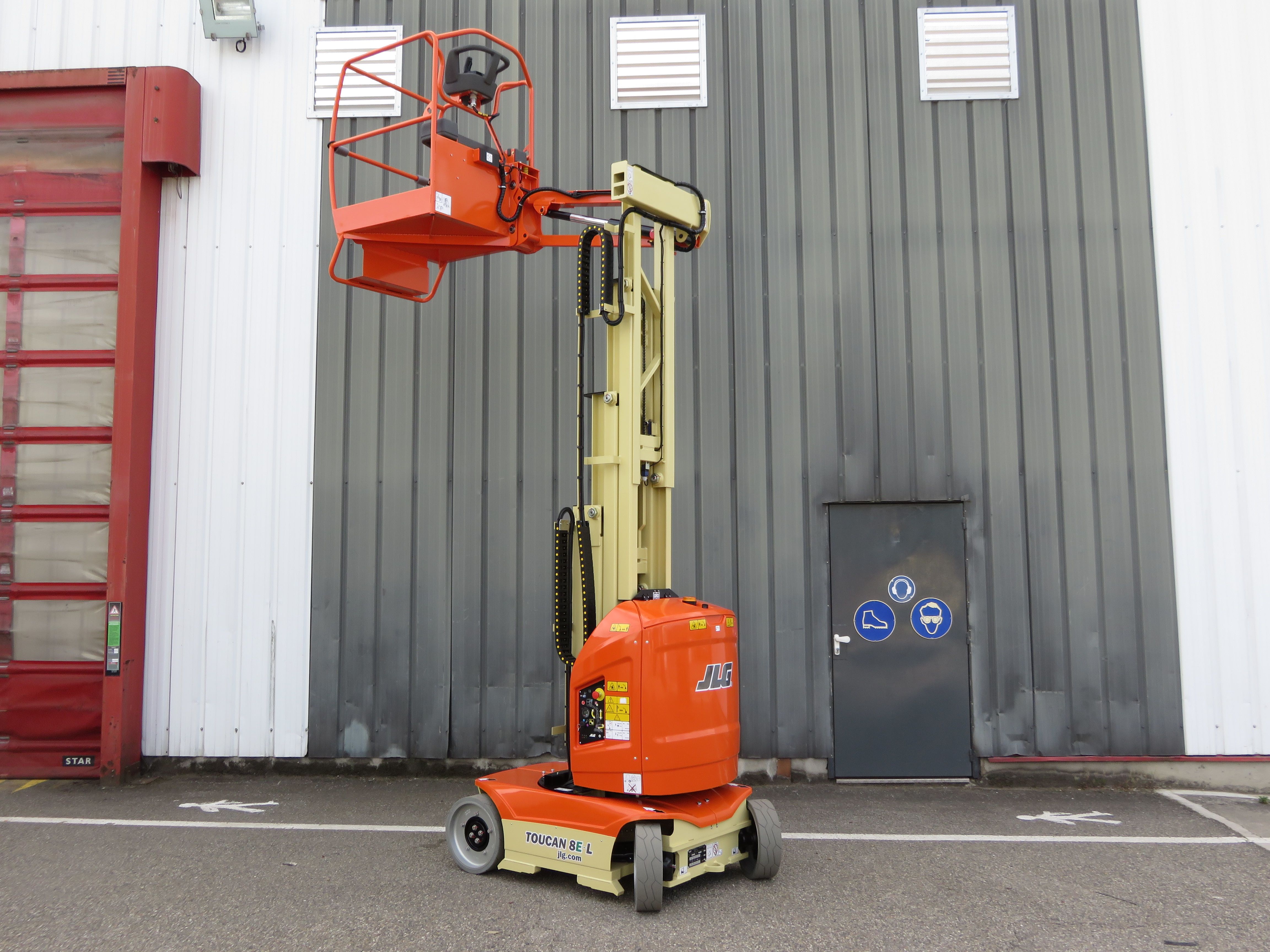 Product: Toucan 8E-L - Toucan® Mast Boom Lift