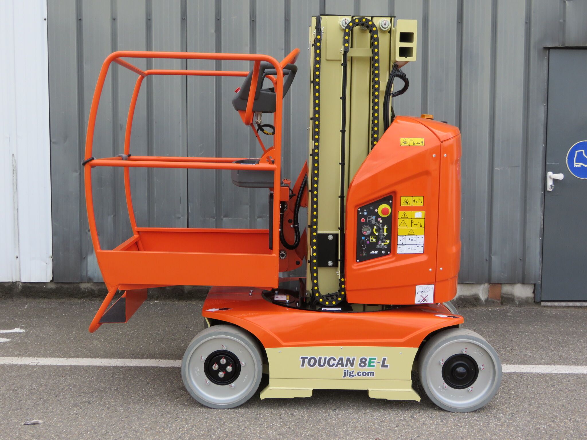 Product: Toucan 8E-L - Toucan® Mast Boom Lift