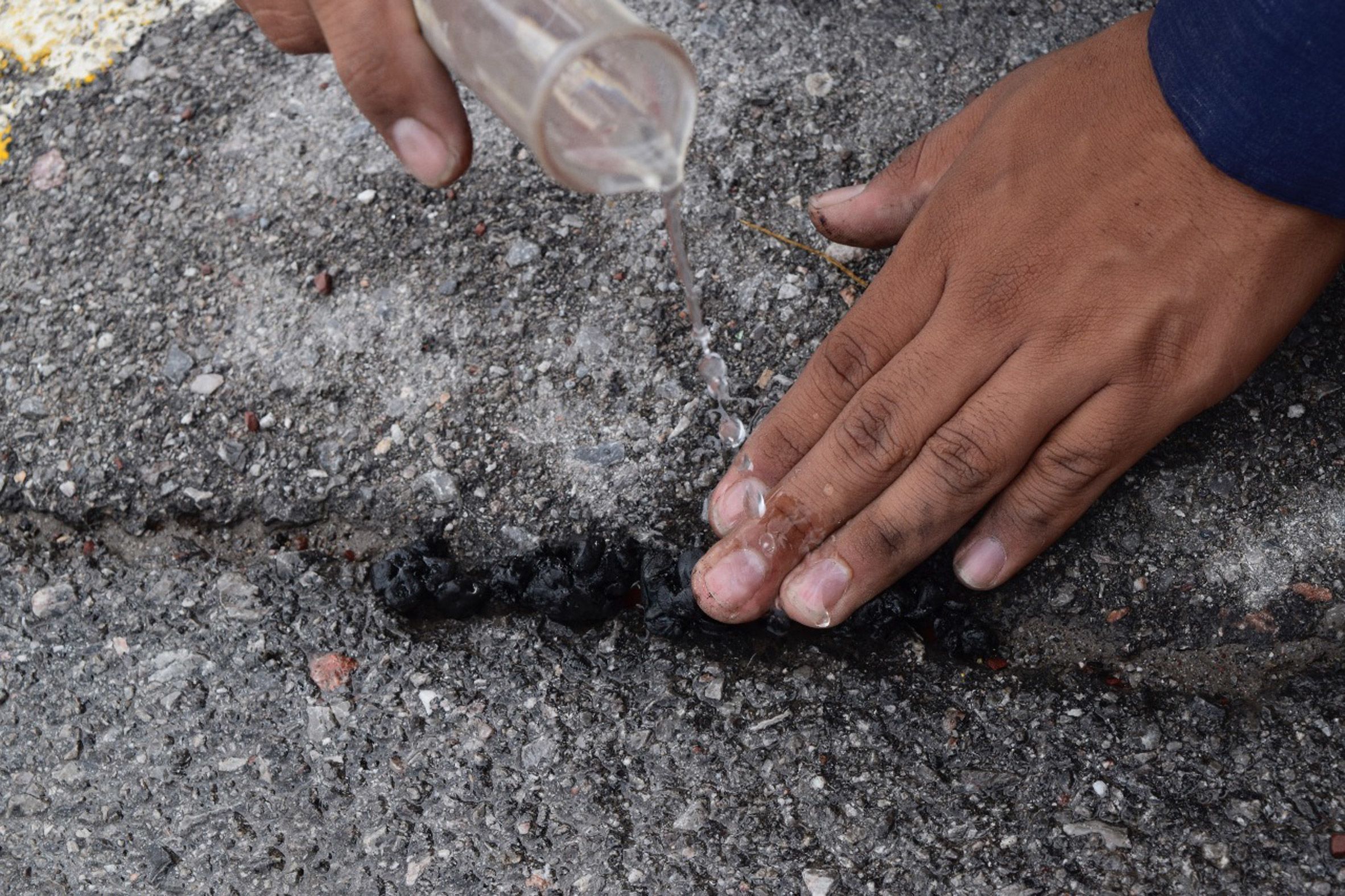 Self-regenerating pavement